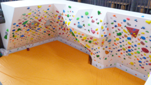 兵庫県のクライミング施設「Heimat berg（ハイマートベルク） 1号店 クライミングジム」